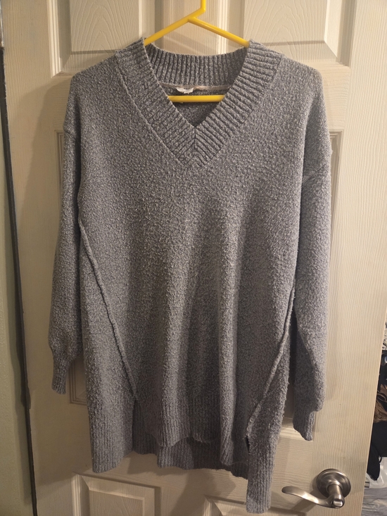 Time and Tru Tops - Cozy V-Neck Oversized Sweater - Gray